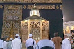 Mengenal Maqom Ibrahim di Masjidil Haram, Tempat Mustajab untuk Berdoa