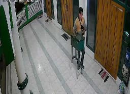 Terekam CCTV, Maling Gasak Kotak Amal Masjid di Bubulan Bojonegoro, Ini Perkiraan Isinya