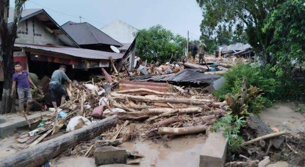 Korban Banjir Bandang di Tapsel hingga Kamis Siang hanya Makan 2 Bungkus Roti, Bantuan Belum Datang