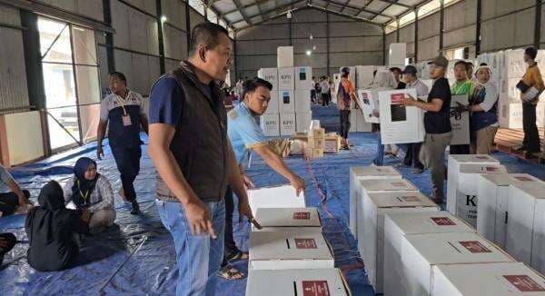 KPU Lamongan Lakukan Tahapan Setting-packing Surat Suara