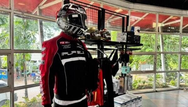 Kembangkan Apparel di Indonesia, RC Motogarage Kolaborasi Kremlin