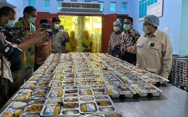 Tinjau Dapur MBG di Jaktim, Kepala BPJPH Pastikan Tak Ada Masalah Pembayaran Tinjau Dapur MBG di Jaktim, Kepala BPJPH Pastikan Tak Ada Masalah Pembayaran
