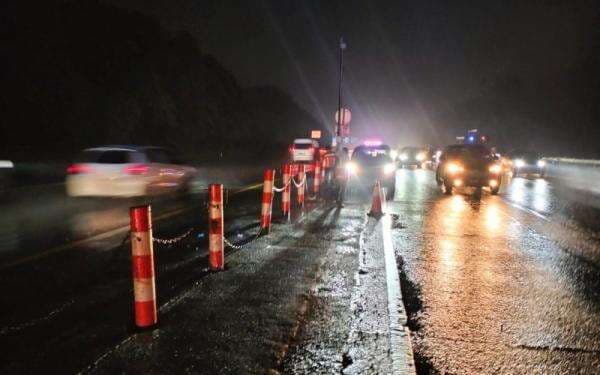 Lalin Mulai Lancar, Contraflow di KM 55 sampai KM 65 dari Jakarta Arah Cikampek Dihentikan Lalin Mulai Lancar, Contraflow di KM 55 sampai KM 65 dari Jakarta Arah Cikampek Dihentikan