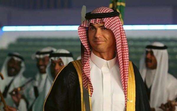 Cristiano Ronaldo Mualaf? Rekan Setim Bocorkan Fakta Mengejutkan: Dia Bersujud Cristiano Ronaldo Mualaf? Rekan Setim Bocorkan Fakta Mengejutkan: Dia Bersujud