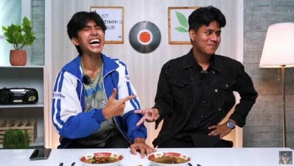 Heboh Ekspresi Lucu Farel Logic Santap Makanan Ekstrem, Labi-Labi hingga Kodok Heboh Ekspresi Lucu Farel Logic Santap Makanan Ekstrem, Labi-Labi hingga Kodok