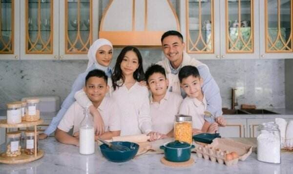 Pamer Foto Pre-wedding bareng Anak, Zumi Zola Siap Nikahi Putri Zulhas Desember 2024