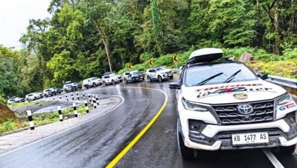 Arungi Perjalanan Ratusan Kilometer, Komunitas Fortuner ID42NER Touring ke Labuan Bajo