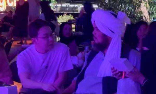 Fakta-Fakta Dokter Richard Lee Jadi Mualaf, Mulai Belajar Sholat dan Dzikir Fakta-Fakta Dokter Richard Lee Jadi Mualaf, Mulai Belajar Sholat dan Dzikir