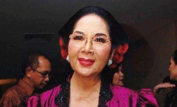 Titiek Puspa Dilarikan Rumah Sakit akibat Pecah Pembuluh Darah, Begini Kondisinya Titiek Puspa Dilarikan Rumah Sakit akibat Pecah Pembuluh Darah, Begini Kondisinya