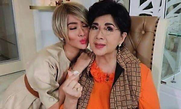 Inul Pastikan Kondisi Titiek Puspa Makin Membaik usai Operasi Bedah Saraf: Dia Butuh Istirahat Inul Pastikan Kondisi Titiek Puspa Makin Membaik usai Operasi Bedah Saraf: Dia Butuh Istirahat