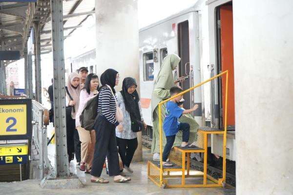 KAI Layani 33 Ribu Penumpang selama Libur Panjang Paskah 2025 KAI Layani 33 Ribu Penumpang selama Libur Panjang Paskah 2025