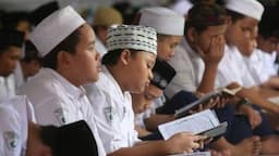 Khutbah Jumat untuk Pelajar tentang Menghormati Guru