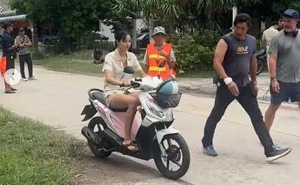 Heboh Lisa Blackpink Naik Motor BeAT Karbu di Thailand, Netizen: OTW Beli Seblak Heboh Lisa Blackpink Naik Motor BeAT Karbu di Thailand, Netizen: OTW Beli Seblak