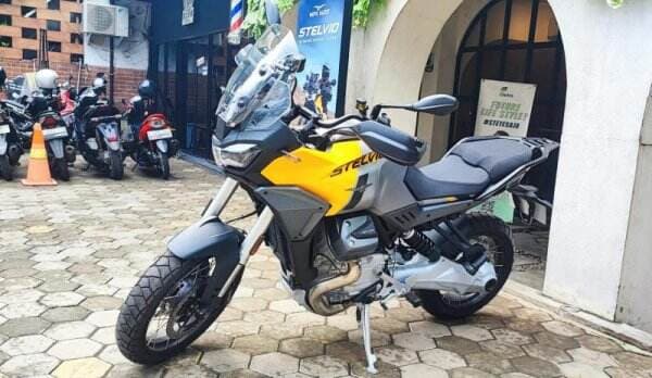 Motor Pertama Berteknologi Radar Moto Guzzi Stelvio Mengaspal di Indonesia