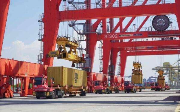 Pelindo Peti Kemas Setor ke Negara Rp1,94 Triliun Pelindo Peti Kemas Setor ke Negara Rp1,94 Triliun