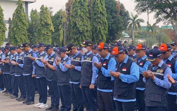 Petugas Haji Mulai Diberangkatkan ke Tanah Suci, Diminta Siap Berdiri 12 Jam Setiap Hari Petugas Haji Mulai Diberangkatkan ke Tanah Suci, Diminta Siap Berdiri 12 Jam Setiap Hari