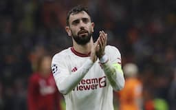 Kapten MU Bruno Fernandes Jadi Superhero Dadakan di Pesawat, Tolong Penumpang Pingsan