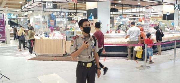 Berapa Gaji Satpam Supermarket? Simak Estimasinya Berapa Gaji Satpam Supermarket? Simak Estimasinya