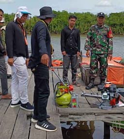 Babinsa TNI P Banteng Dampingi Pendistribusian Konversi BBM ke BBG untuk Nelayan