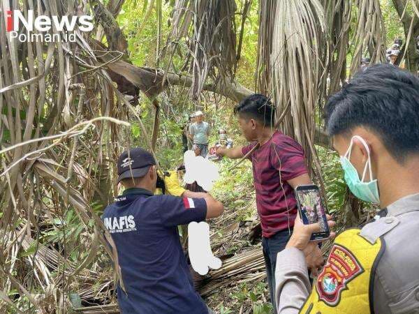 Warga Digegerkan Penemuan Mayat Perempuan Tergantung di Pohon , Personil Polres Polman Amankan TKP Warga Digegerkan Penemuan Mayat Perempuan Tergantung di Pohon , Personil Polres Polman Amankan TKP