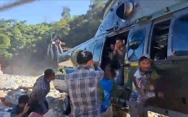 Cerita Warga Gayo Lues Aceh Berikan Durian ke Prajurit TNI Pengantar Bantuan Logistik Cerita Warga Gayo Lues Aceh Berikan Durian ke Prajurit TNI Pengantar Bantuan Logistik