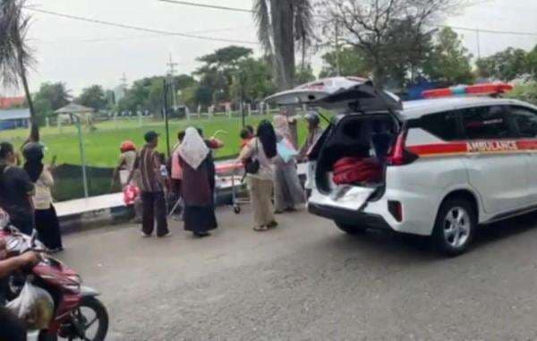 Viral Ibu Muda di Ponorogo Mendadak Melahirkan di Pinggir Jalan Viral Ibu Muda di Ponorogo Mendadak Melahirkan di Pinggir Jalan