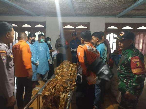 Nenek 75 Tahun Tenggelam di Area Persawahan Kedungdowo Bojonegoro Nenek 75 Tahun Tenggelam di Area Persawahan Kedungdowo Bojonegoro