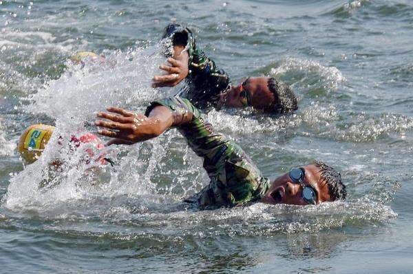 Foto-foto "Buaya Petarung" Brigif 2 Marinir di Lomba Renang Laut Binsat Kormar