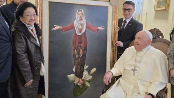Momen Megawati Beri Hadiah Lukisan Bunda Maria kepada Paus Fransiskus Momen Megawati Beri Hadiah Lukisan Bunda Maria kepada Paus Fransiskus