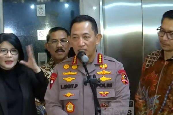 Kapolri Ungkap Banyak Pejabat WA Titip Anak Masuk Akpol: Tidak Ada Lagi Kuota Khusus Kapolri Ungkap Banyak Pejabat WA Titip Anak Masuk Akpol: Tidak Ada Lagi Kuota Khusus