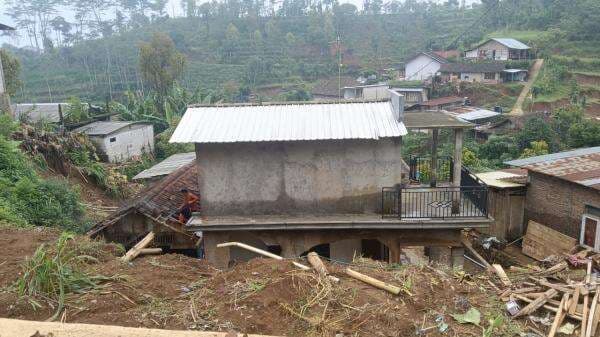 Antisipasi Longsor Susulan, Pemdes Tamanrejo Lakukan Mitigasi dan Wacanakan Relokasi