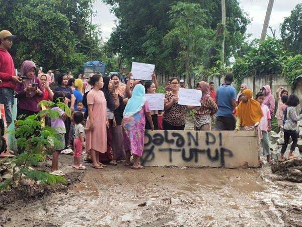 Dinas LH Lebak Pastikan Jalan Poros Desa Yang Rusak di Kampung Dengung Akibat Truk dari Perusahaan