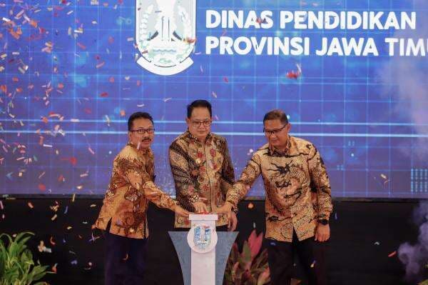 Puncak HGN dan HAI 2024, Komitmen Jawa Timur Angkat Martabat Guru di Era Digital