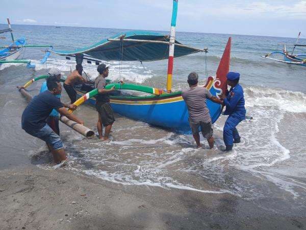 Cuaca Buruk, Kapal Nelayan Karam Dihantam Ombak