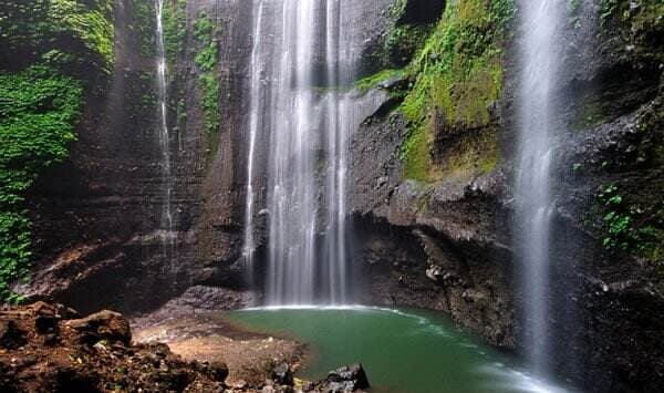 Air Terjun Madakaripura Tempat Peristirahatan Gajah Mada dengan Percikan Hujan Abadi Â 