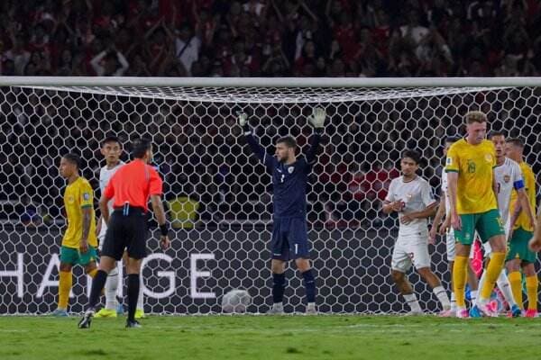 Aksi Gila Maarten Paes Bikin 4 Penyelamatan Krusial, Timnas Indonesia Tahan Australia 0-0!