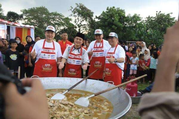 Luncurkan Warteg Gratis, Alfamart dan Bobon Santoso Masak 1.000 Porsi Makanan Berbuka Luncurkan Warteg Gratis, Alfamart dan Bobon Santoso Masak 1.000 Porsi Makanan Berbuka