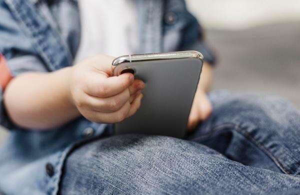 5 Cara Mengawasi HP Anak 5 Cara Mengawasi HP Anak