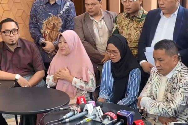 Tangis Pilu Anak Kapolsek Negara Batin: Setahun Berpisah, Sekali Bertemu di Ruang Autopsi Tangis Pilu Anak Kapolsek Negara Batin: Setahun Berpisah, Sekali Bertemu di Ruang Autopsi