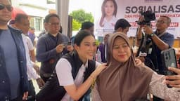 Angela Tanoesoedibjo Jadi Rebutan Selfie Warga saat Bakti Sosial di Tangerang