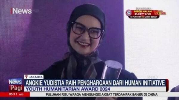 Bangga! Angkie Yudistia Raih Penghargaan Youth Humanitarian Award 2024