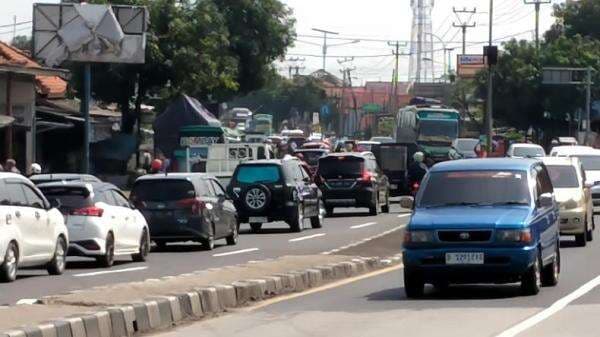 Dampak One Way Cipali, Volume Kendaraan di Pantura Indramayu Ramai dari 2 Arah Dampak One Way Cipali, Volume Kendaraan di Pantura Indramayu Ramai dari 2 Arah