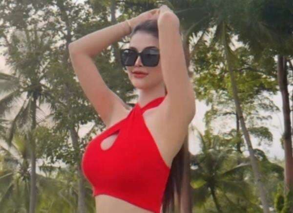 Tampilan Seksi Mantan Aspri Hotman Paris Astrid Angel, Pamer Kulit Mulus Tampilan Seksi Mantan Aspri Hotman Paris Astrid Angel, Pamer Kulit Mulus