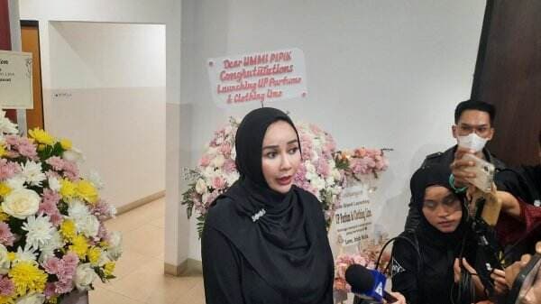 Tanggapan Aura Kasih Usai Didoakan Netizen untuk Berhijab