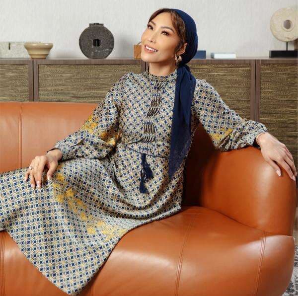 5 Inspirasi Busana Lebaran ala Ayu Dewi, Ada Kaftan hingga Gamis Modern 5 Inspirasi Busana Lebaran ala Ayu Dewi, Ada Kaftan hingga Gamis Modern