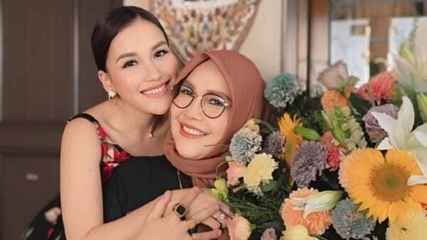 Ayu Ting Ting Beri Umrah Gratis 16 Karyawan, Keluarga Diajak Semua! 