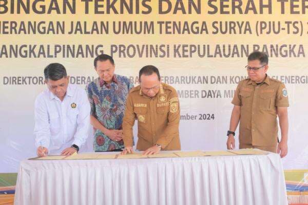 Kementrian ESDM Kembali Salurkan 35 Unit Lampu PJUTS di Bangka Tengah