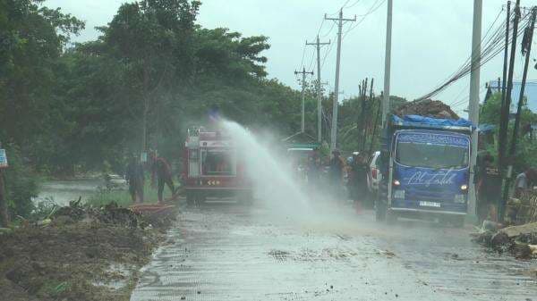 Akses Jalan Grobogan Menuju Semarang Kembali Dibuka dengan Sistem Buka-Tutup, Rumah Masih Terendam