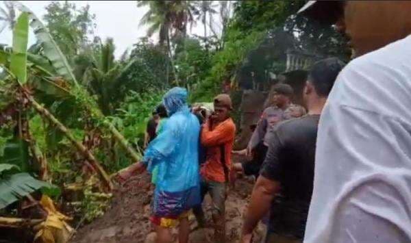 Dua Pekerja Tewas Tertimpa Longsor Senderan Pura di Gianyar