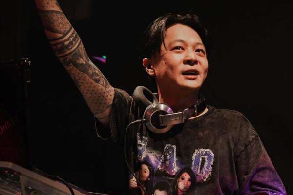 Banting Setir Jadi DJ, Kini Honor Manggung Bravy Capai Rp100 Juta Sekali Tampil Banting Setir Jadi DJ, Kini Honor Manggung Bravy Capai Rp100 Juta Sekali Tampil